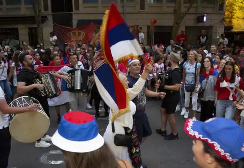 Novakove pristaše na ulicama Melbounea - Melbourne: Sukob pristaša Novaka Đokovića i tamošnje policije